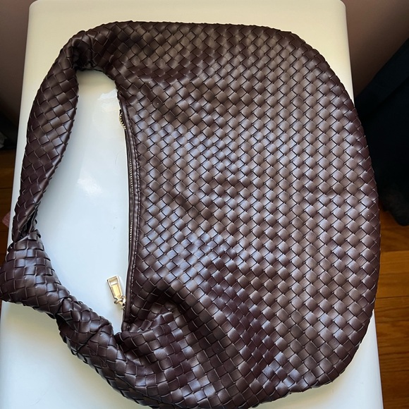 Melie Bianco Brigitte faux-leather woven shoulder bag hobo satchel - Picture 3 of 5